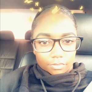 Meet your Posher, Kira